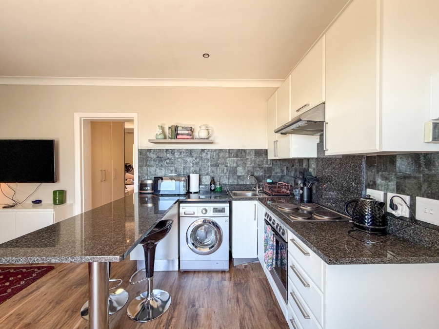 1 Bedroom Property for Sale in Vredehoek Western Cape